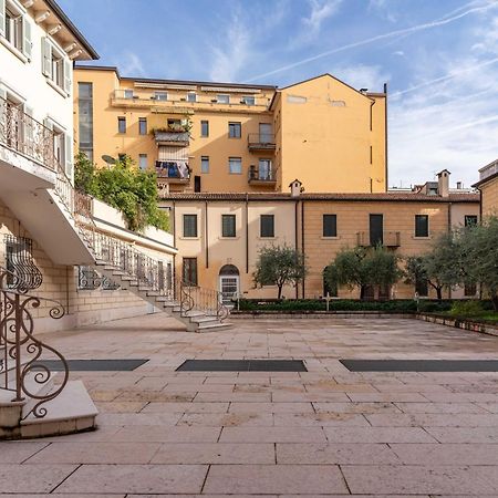 -Near Arena & Parking - Pet Friendly Historical Arena Palace Apartment Verona Exterior photo